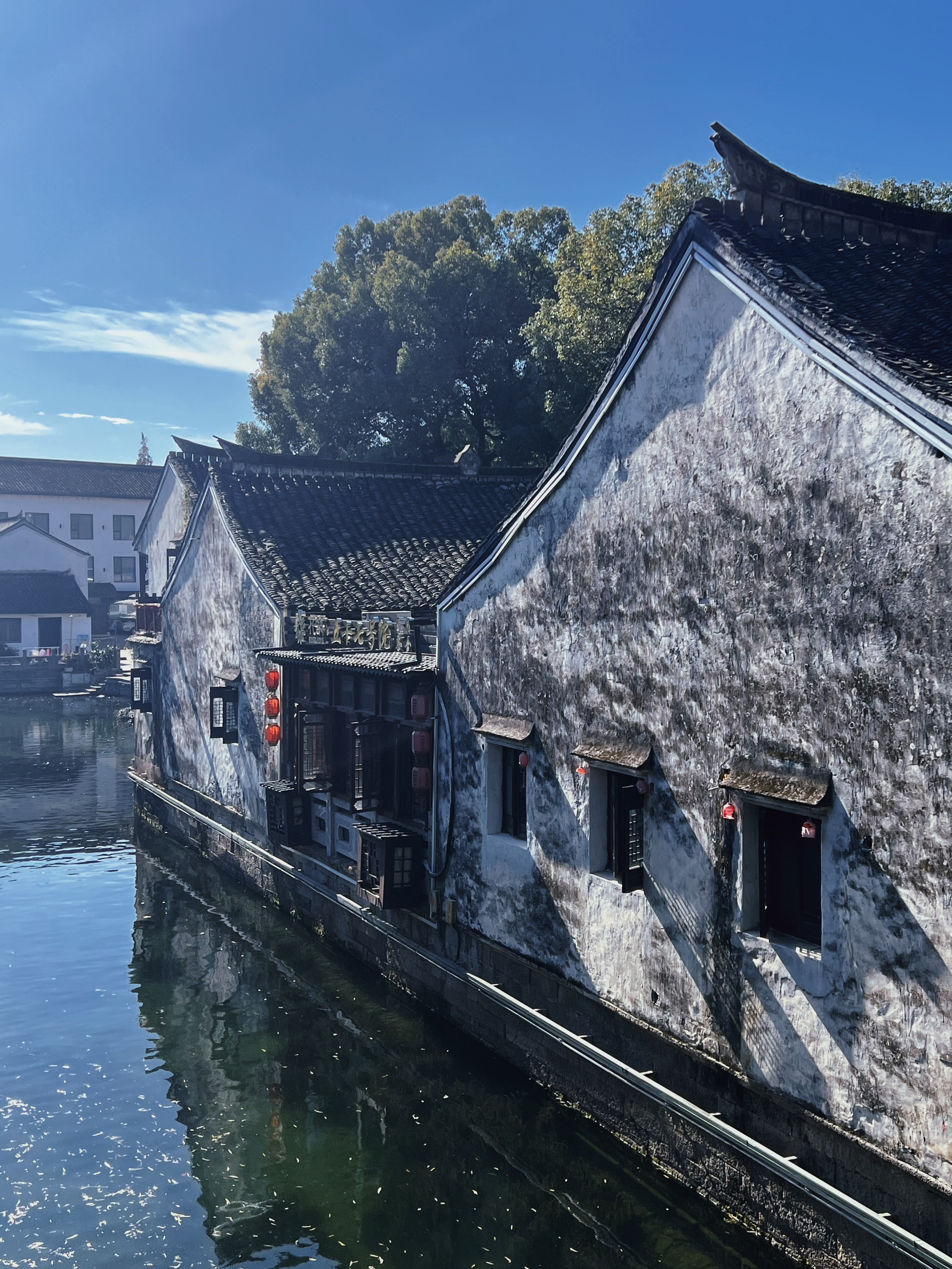 图1大善塔1号线城市广场站出站里可以看到是建于唐代的一座古塔