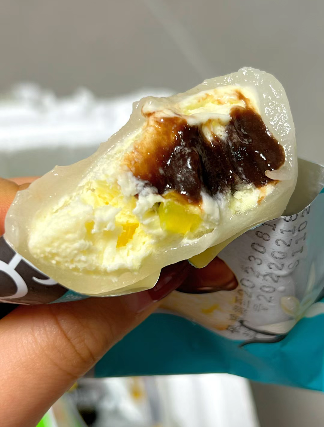 一块多一个的糯米糍冰淇淋,真的好好吃,里面是满满的夹心,入口冰冰凉