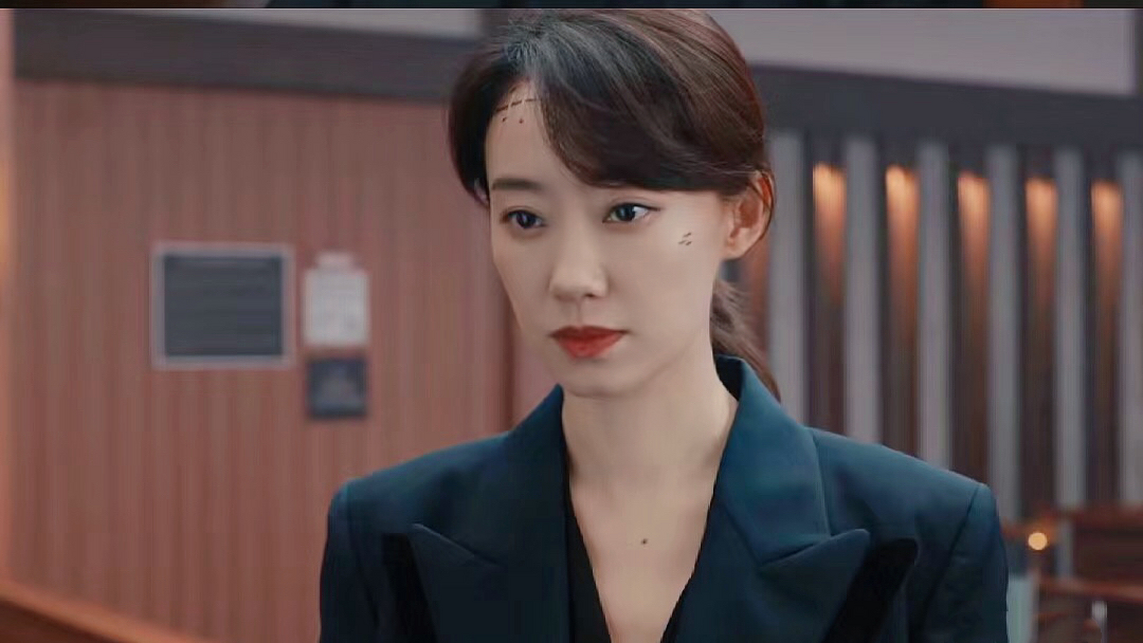 电影拯救嫌疑人# 《拯救嫌疑人》导演张末在采访中透露导演张艺谋对