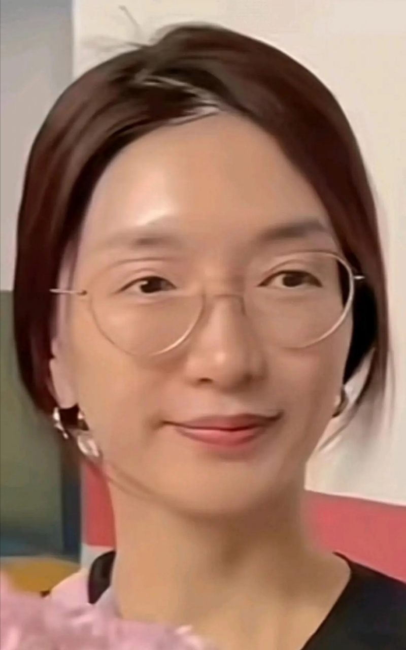 江疏影素颜挺美,妈生脸比科技脸好,没有后遗症.