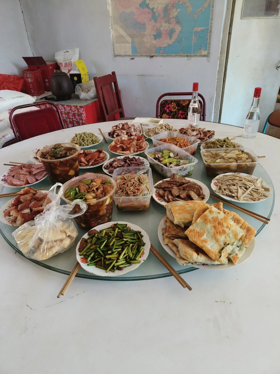 儿子说他奶奶偷偷塞给他600元钱,让他开学了自己花.