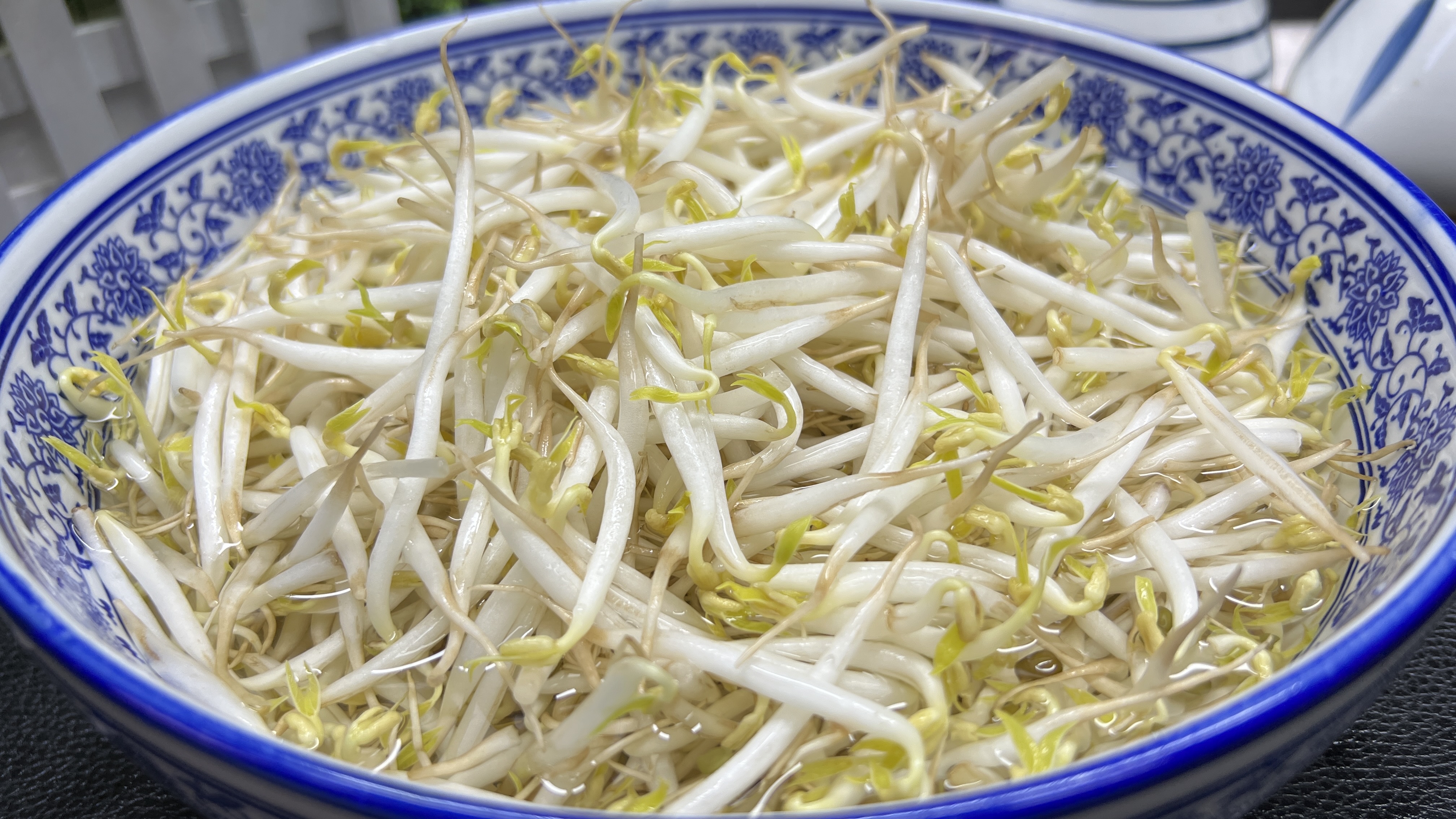 炒绿豆芽,最忌直接下锅炒,酒店大厨教你一招,清脆爽口不出水
