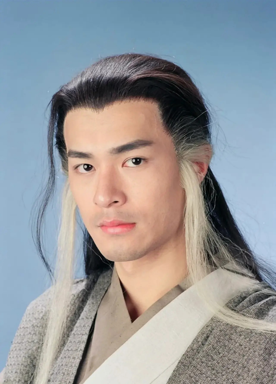 真不敢直视古天乐这双眼睛,太吓人了! 这是做了面部提拉?