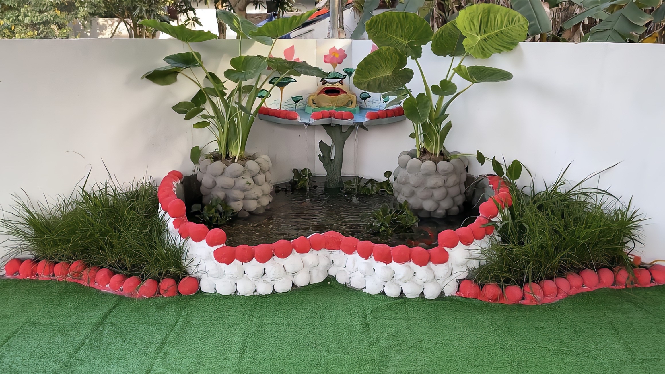 小伙手工搭建的鱼池,外形设计独特,整体风格多变