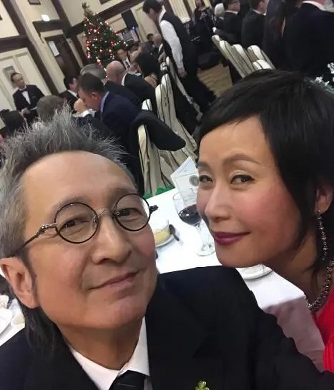 当年,"许仙"叶童嫁给陈国熹之后,陈国熹屡屡出轨,叶童却说:"只要不