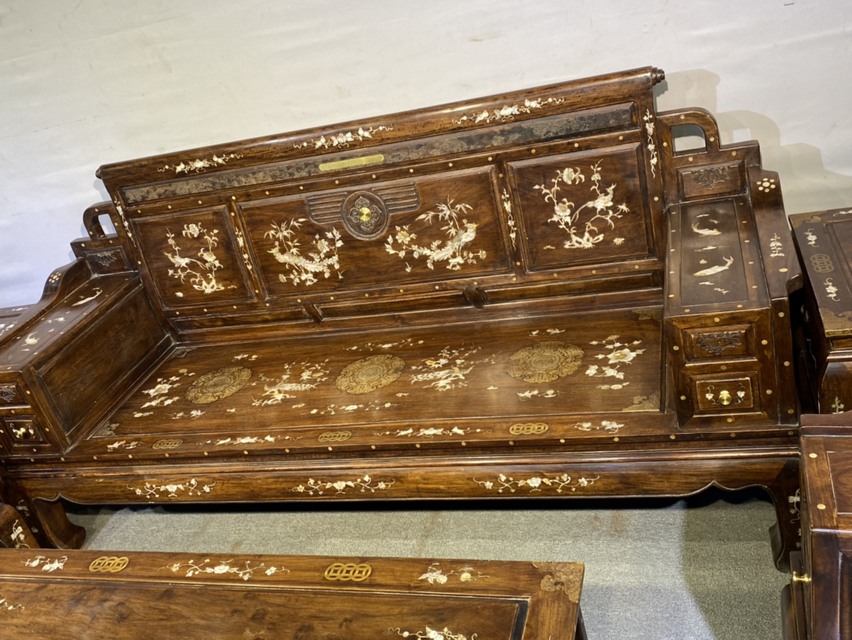 979797极品黄花梨国色天香沙发六件套,满鬼脸牛毛纹清晰,榫峁