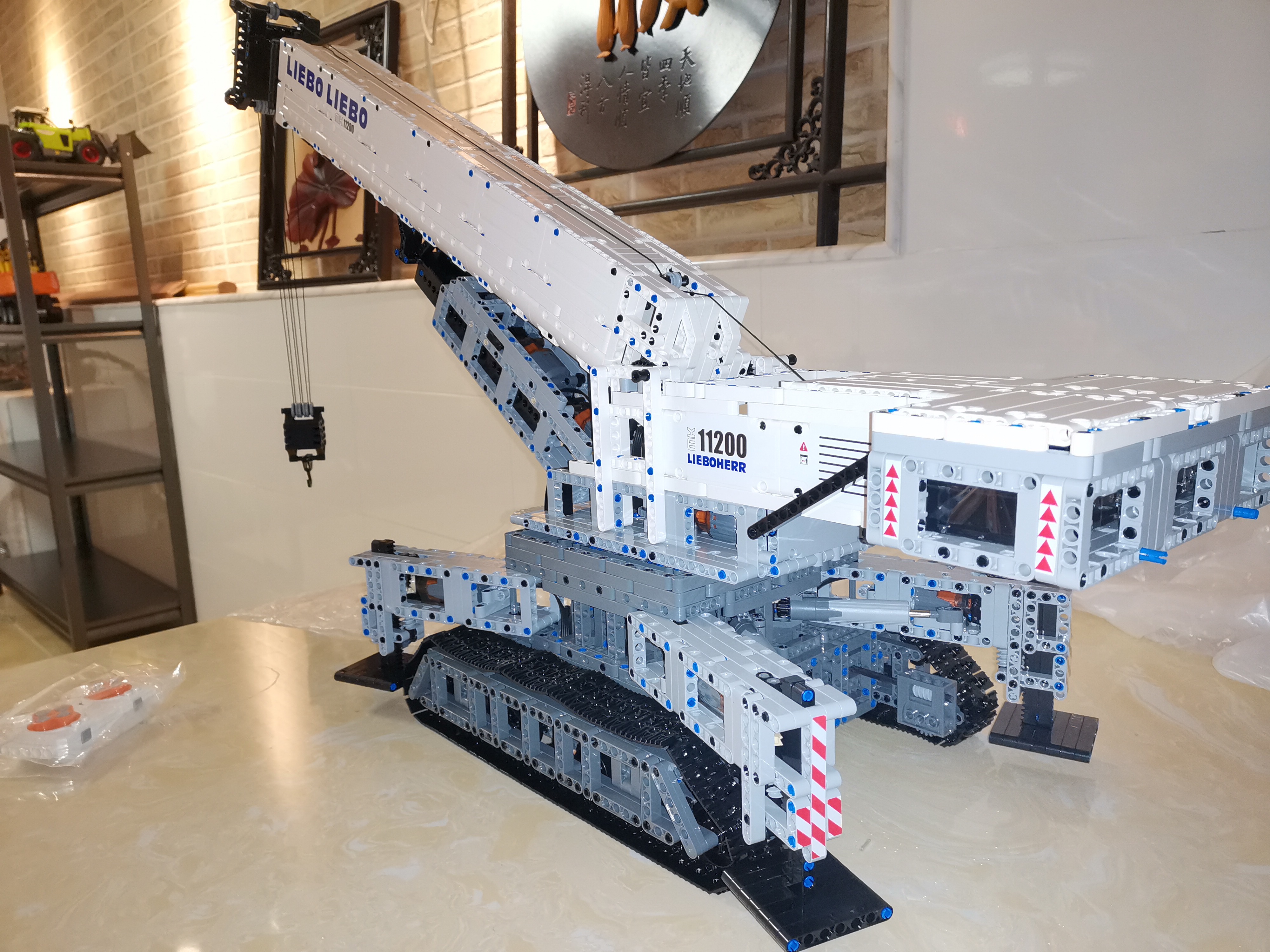 宇星利勃海尔11200履带吊