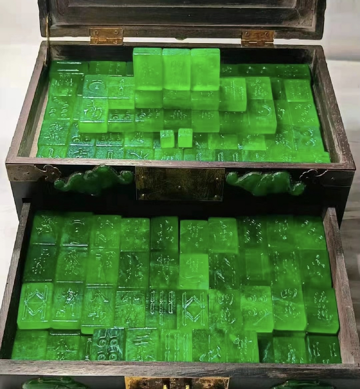 价值几千亿的翡翠麻将你见过吗?