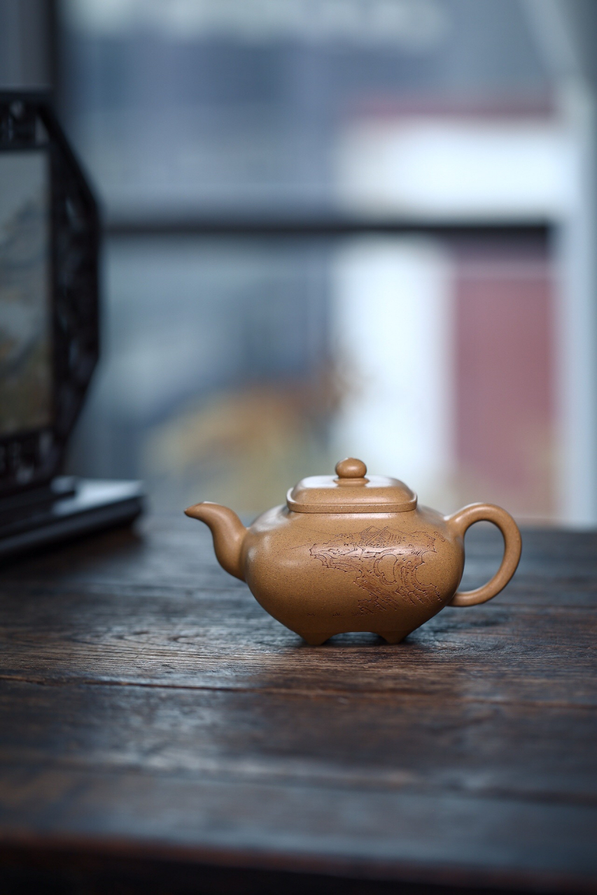 壶底和壶口均规矩