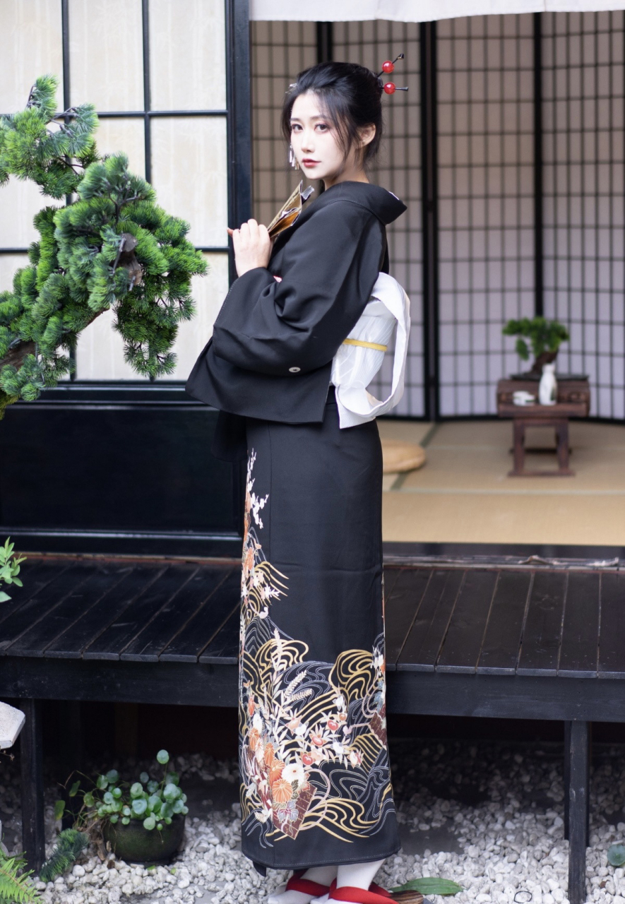 阿姣性感深色日式和服秀柔美身材迷人诱惑写真#美女# #模特