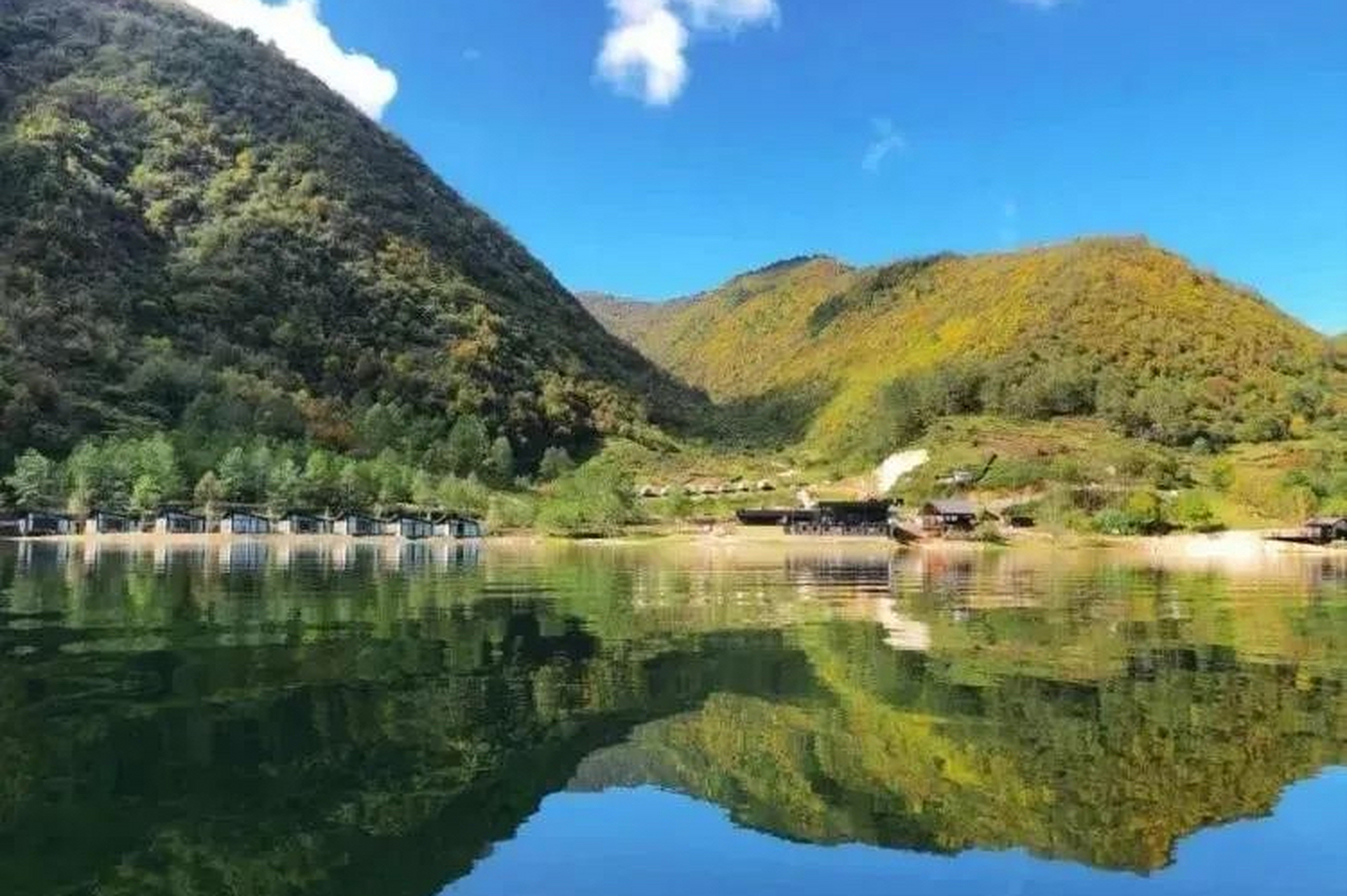 大川河旅游景区:位于四川省雅安市芦山县大川镇,坐落于西岭雪山腹地