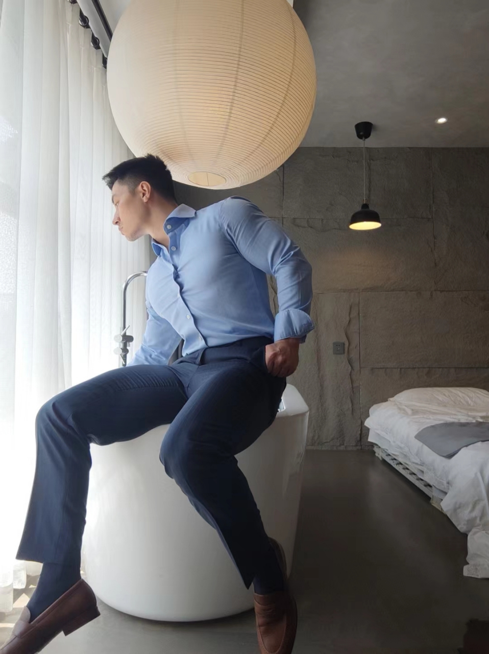 肌肉型男修身正装真的性感到爆