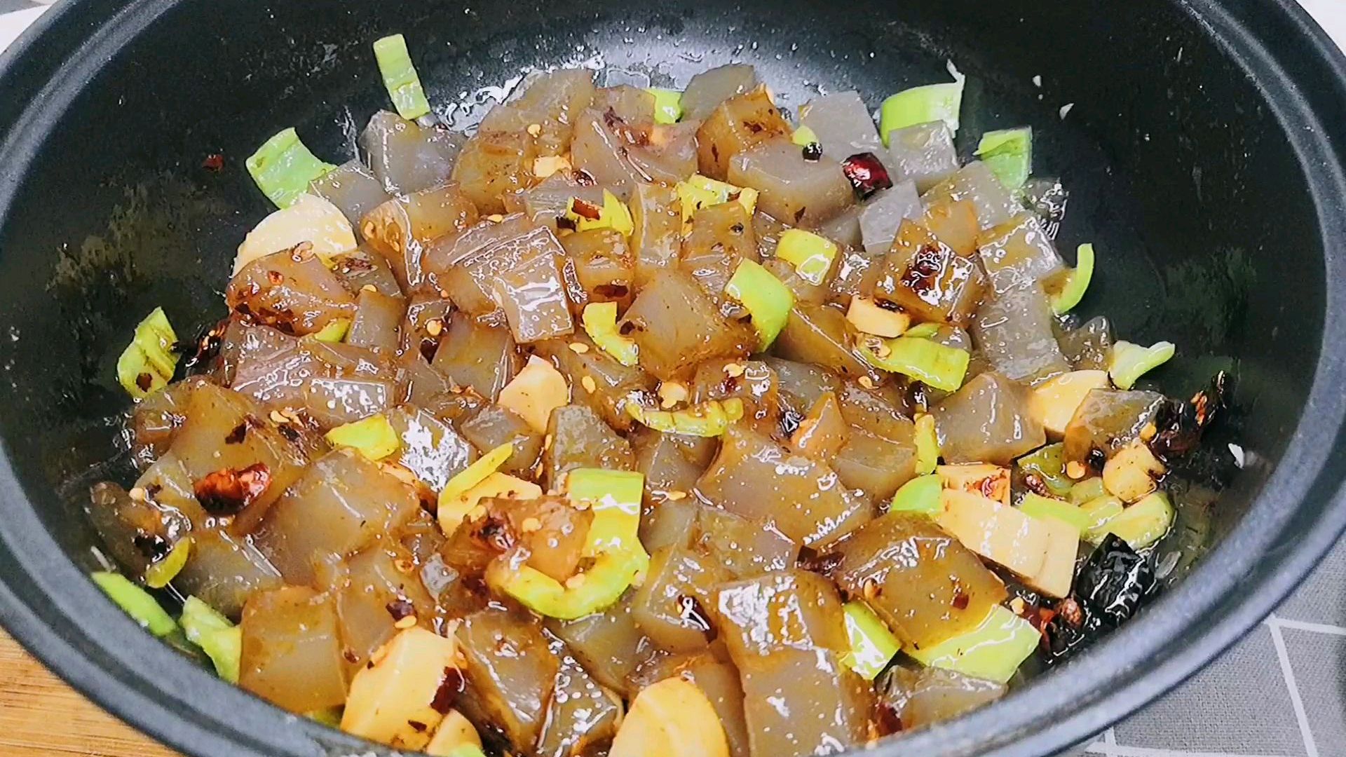 街头美食铁板炒凉粉的家庭版做法,简单易学味道超级好
