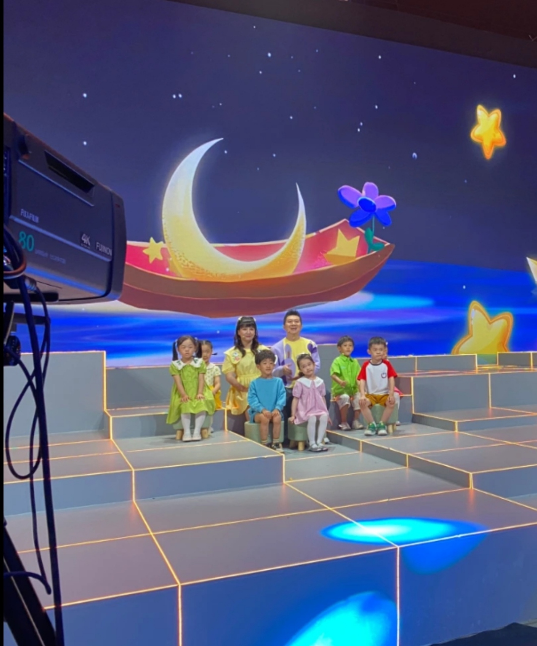 主持人红果果绿泡泡同台主持六一节目,两口子二胎都生了,还是哥哥姐姐