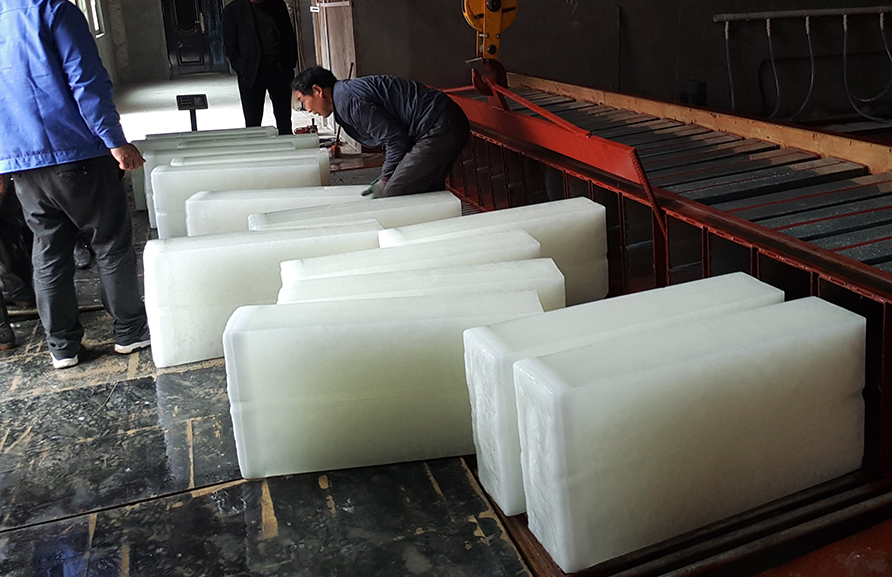 探秘制冰厂的精密工艺:冰的制作过程与环境友好态度