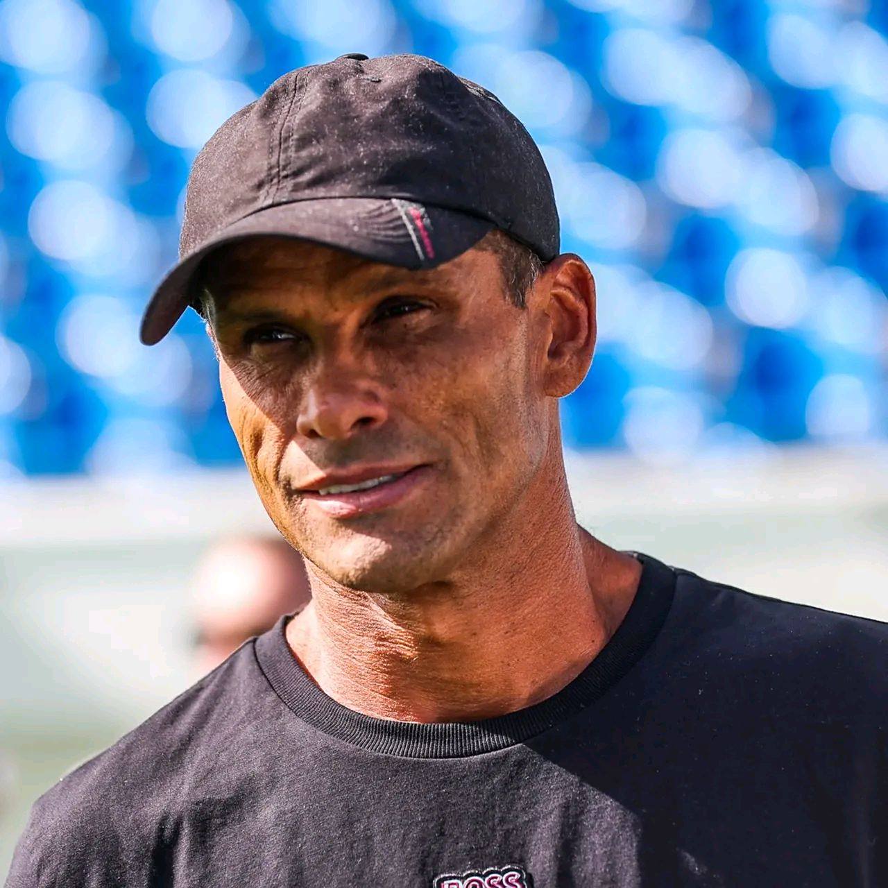 前巴西球星里瓦尔多批评了梅西,认为他没有尊重大巴黎俱乐部.