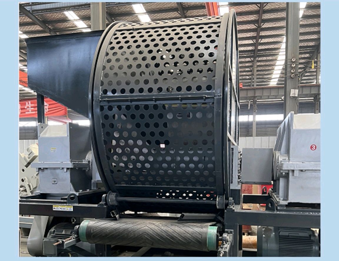 在颇多优势中废旧轮胎撕碎机的这个特点更让人心动