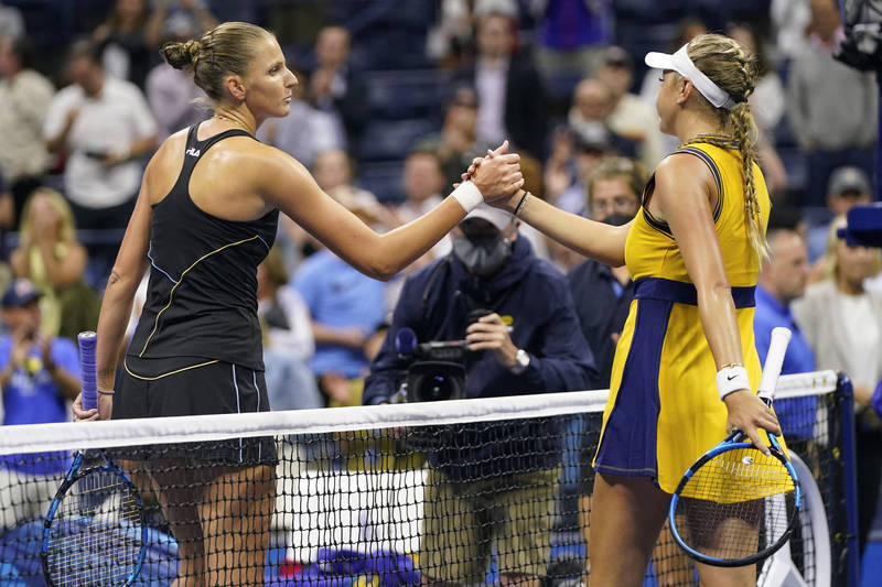 逆天大长腿美女对决!无冕之后惊险逆转取胜,普利斯科娃艰难晋级