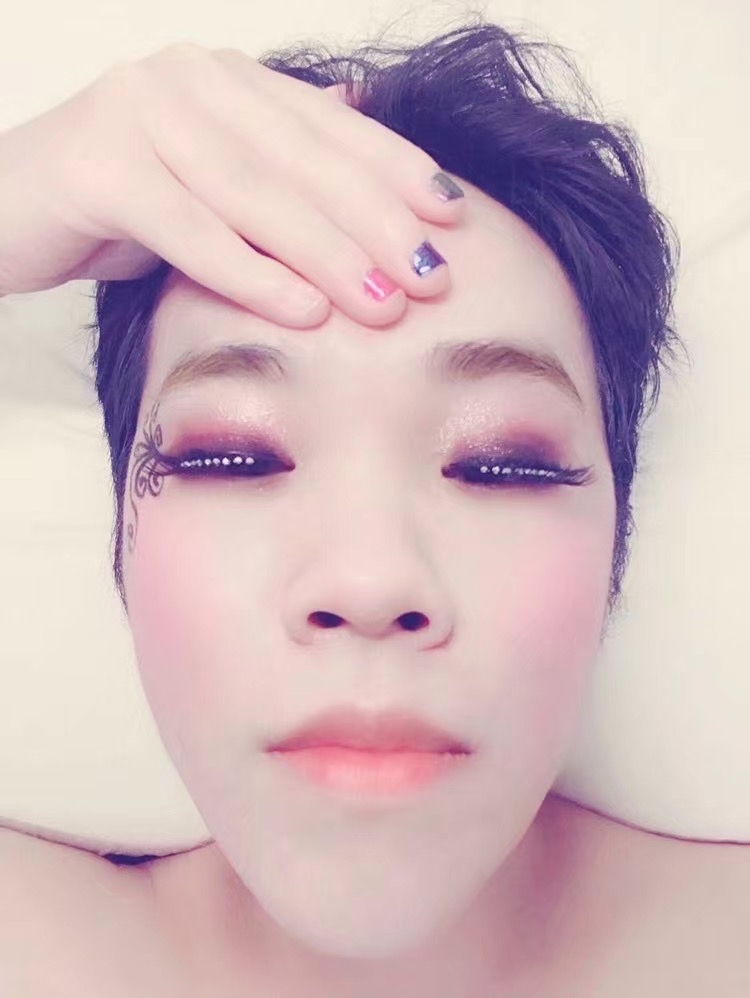 伪娘李丰姐姐_彩妆演出化妆造型图