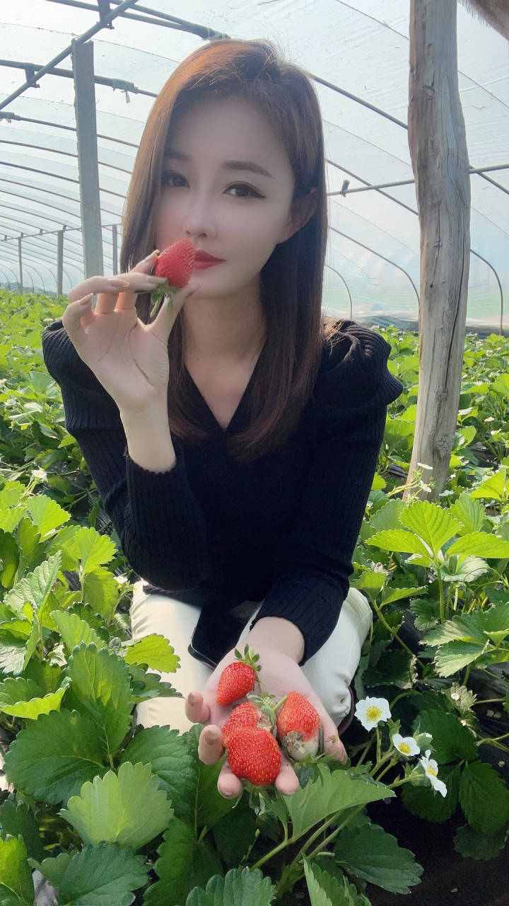 给大家推荐一个超级接地气的山东临沂网红美女王小丫,双子座的,年龄