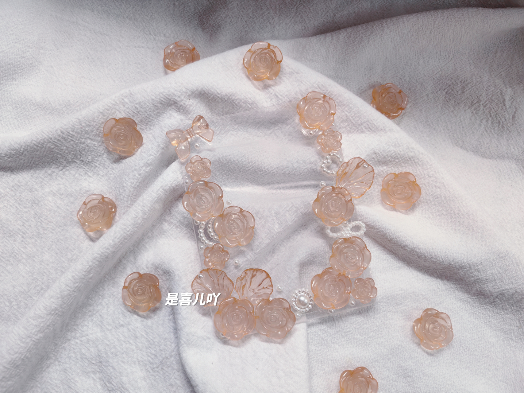 夜光小卡套,不敢放黑暗下的图 怕吓到大家(自己也被吓了一跳) 但实际