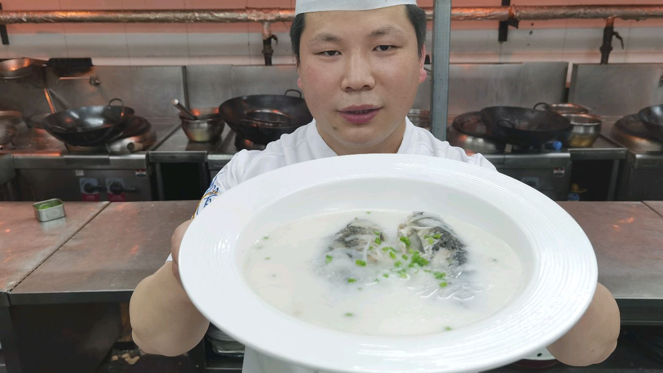 酒店大厨教你:“萝卜丝鲫鱼汤”的做法,汤色乳白营养价值高
