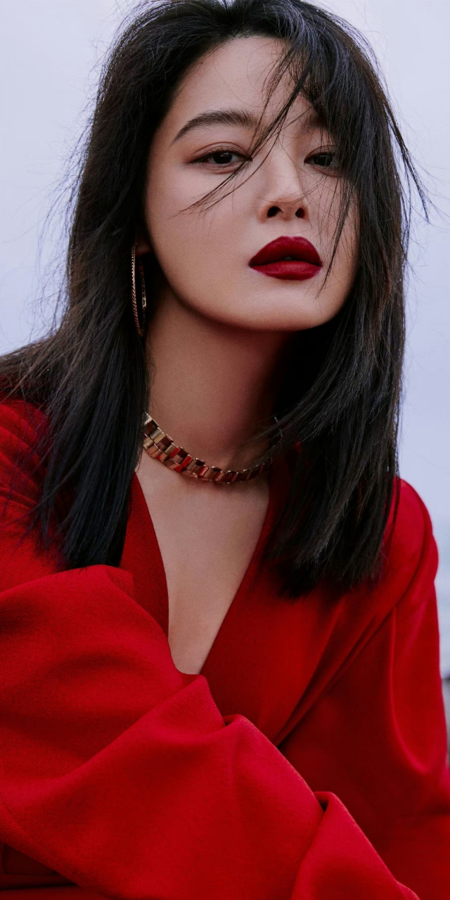 辛芷蕾# 烈焰红唇配红裙,性感妩媚,风姿绰约,气质脱俗