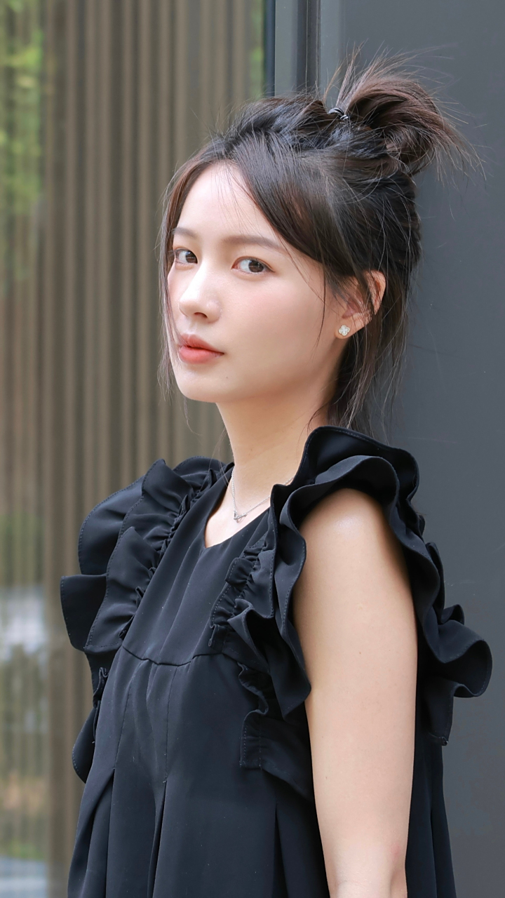 清秀的丸子头气质女神～朱芳颉("小朱本人")[鲜花]