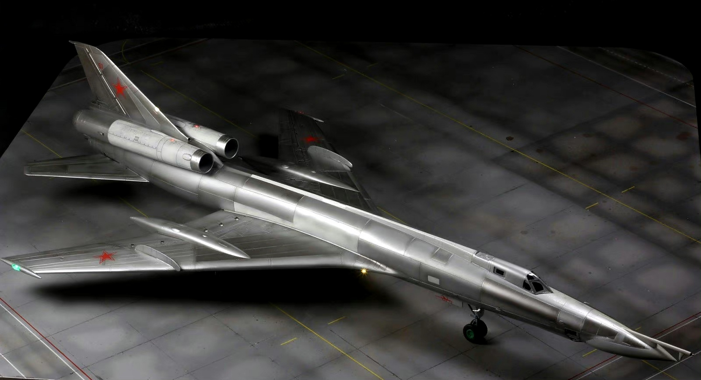 军模欣赏:1/72 前苏联空军 图-22中型轰炸机,该机是图波列夫设计局