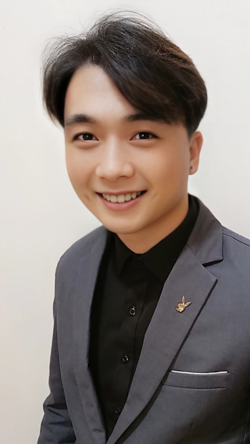 谭水明最新正装系列写真图片剧照赏析