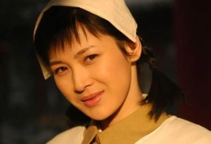 "亮剑女神"童蕾,个人经历曝光,被富豪老公坑惨了