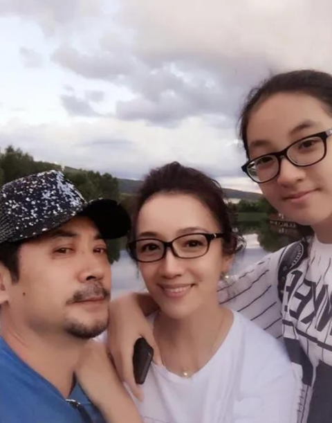 演员刘劲:与初恋胡艳萍结婚,忙于拍戏,回家不爱说话遭妻子埋怨