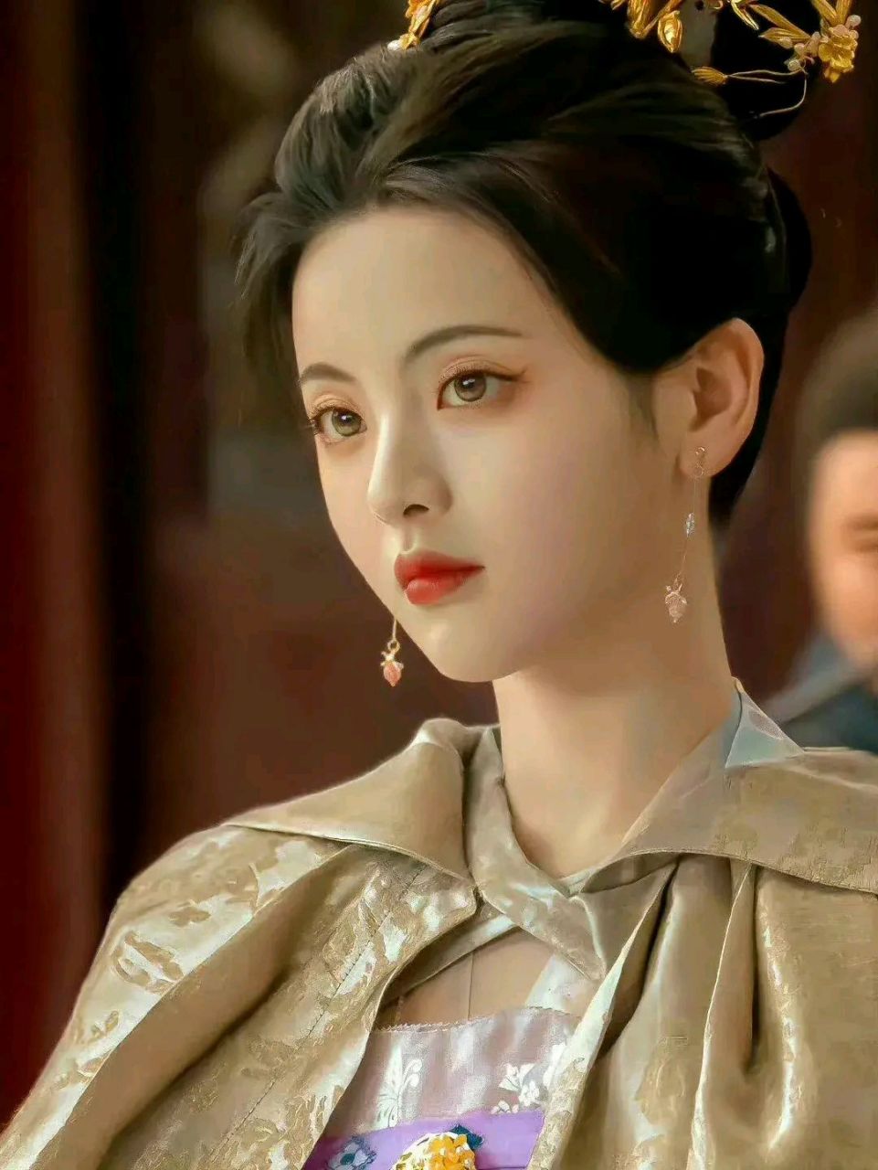 娱乐八卦新闻	  1,妹妹小花就是个实打实的恋爱脑,男友用泡菜国女艺人