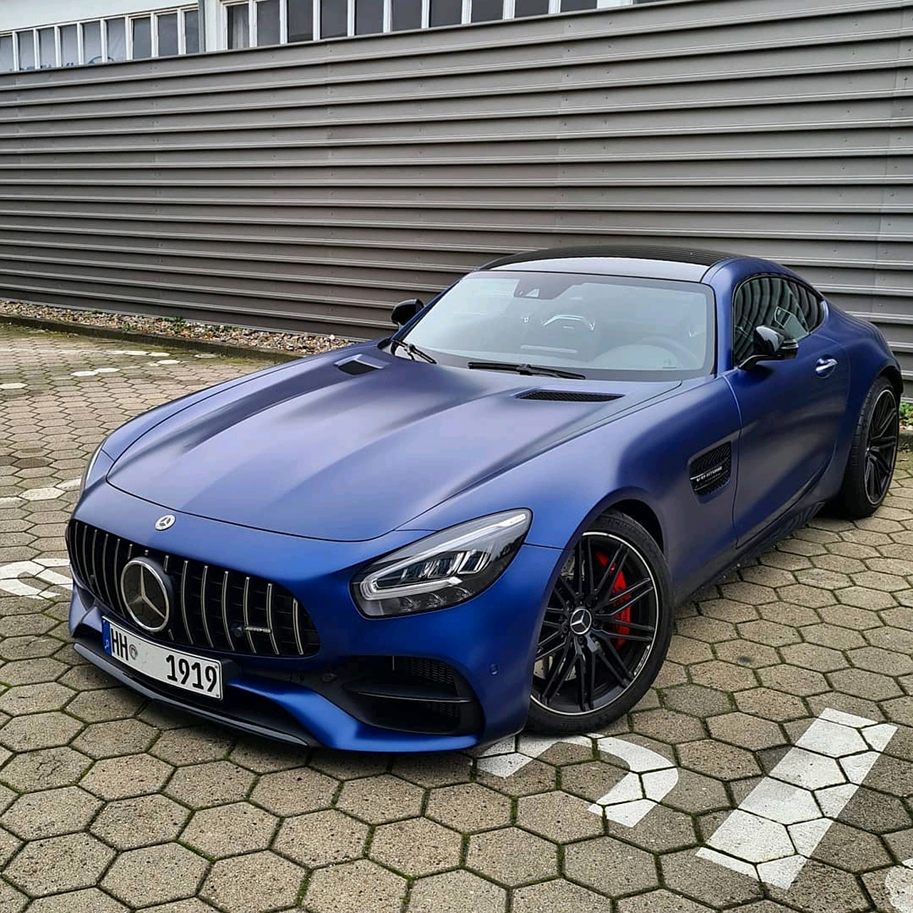 奔驰# amg gtc敞篷跑车配色,你中意哪一款?