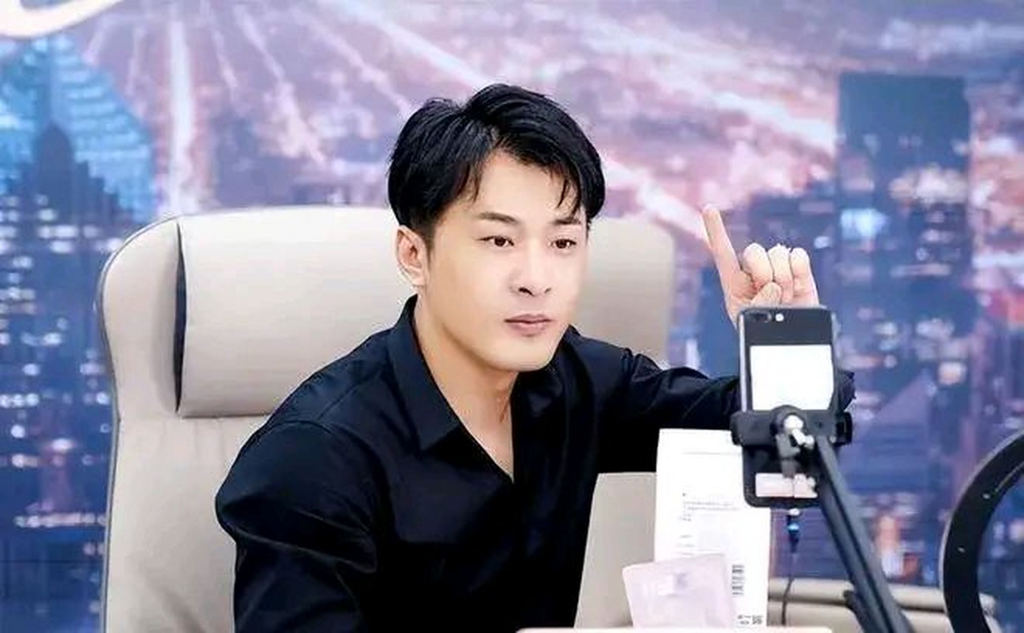 辛巴和小杨哥谁更有钱? 两人都是网红直播带货扛把子.