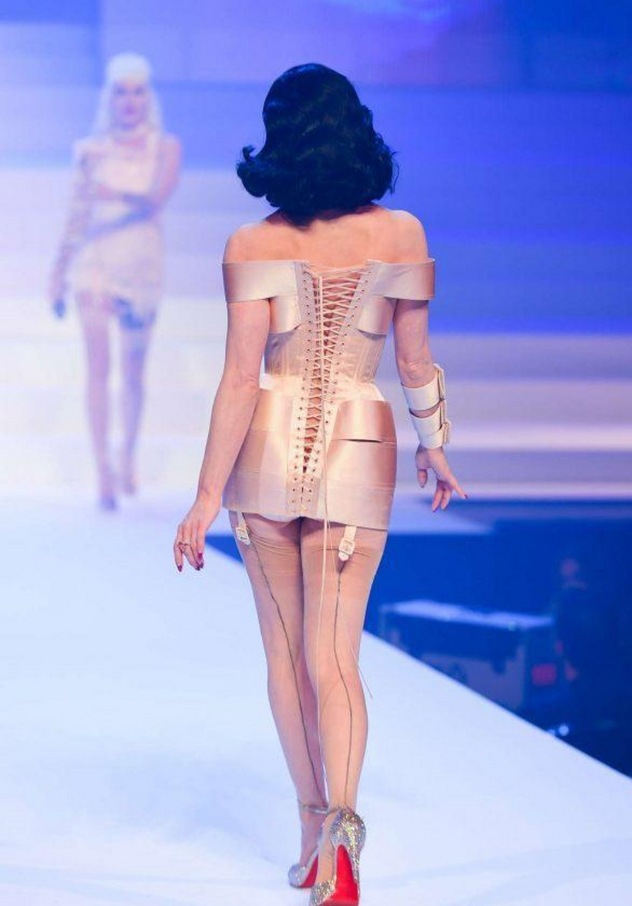 蒂塔·万提斯(dita von teese).