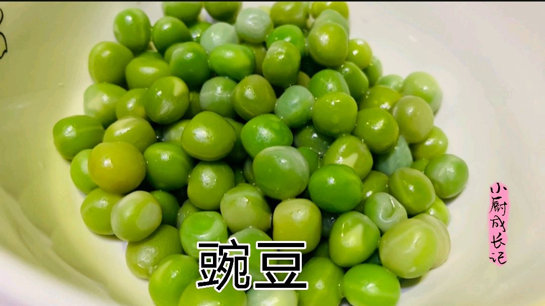 肉末炒豌豆,小厨师教你肉末搭配豌豆一起炒,下饭的家常菜
