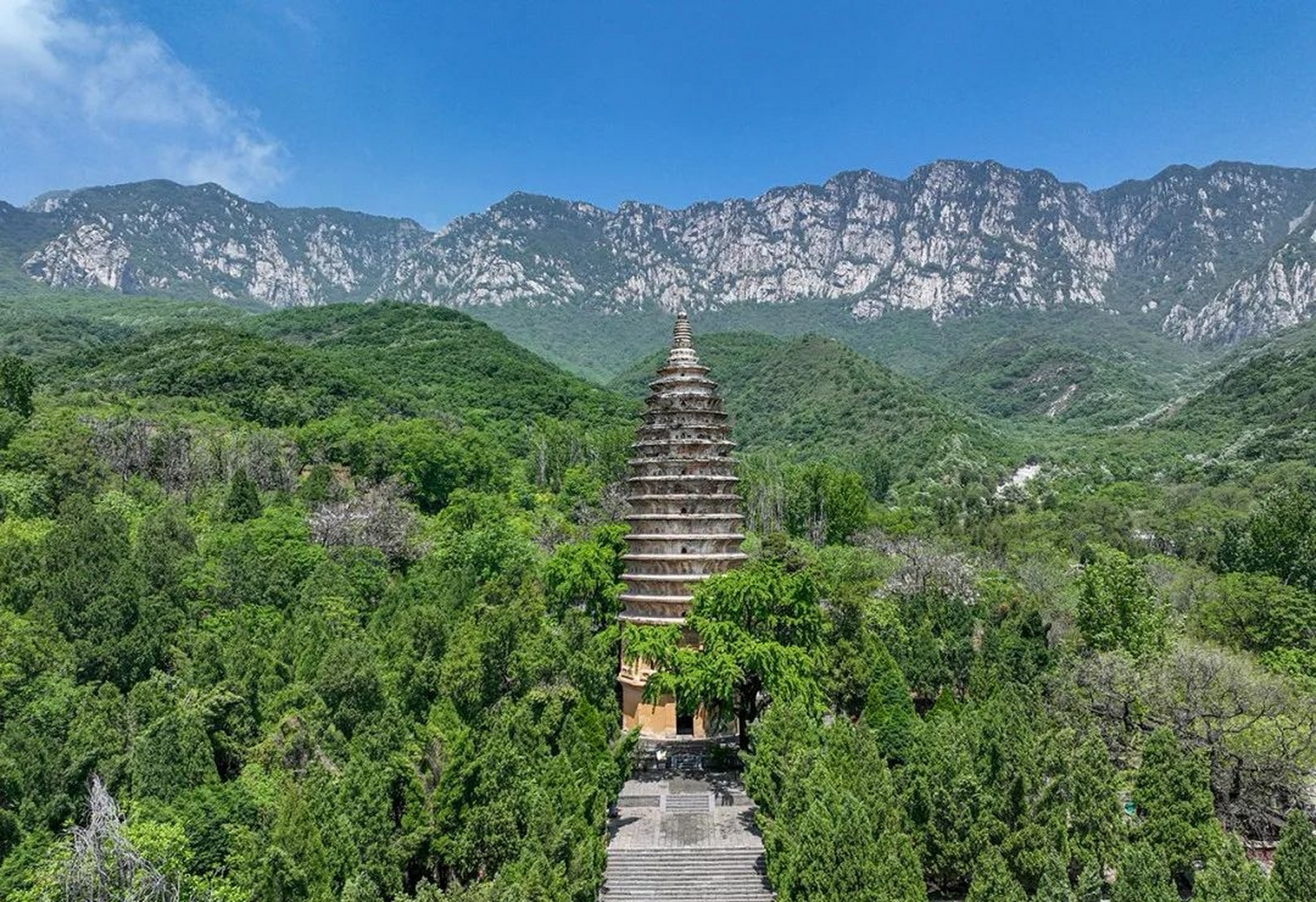 乐享周末分享吧# 嵩岳寺塔建于北魏,位于河南省郑州市登封市嵩山穆创