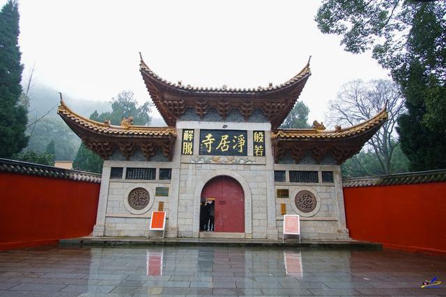 禅风苦绝,隐在雨雾中的净居寺