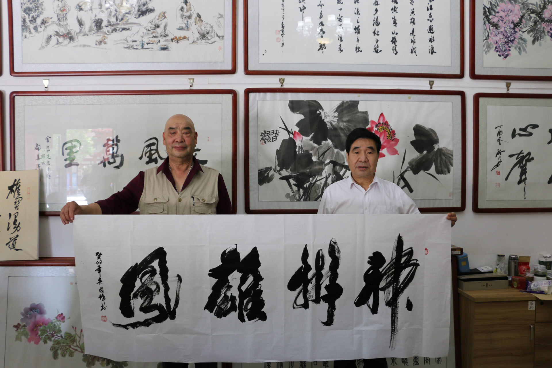 书法家席国锋在陕西省新闻书画家协会交流