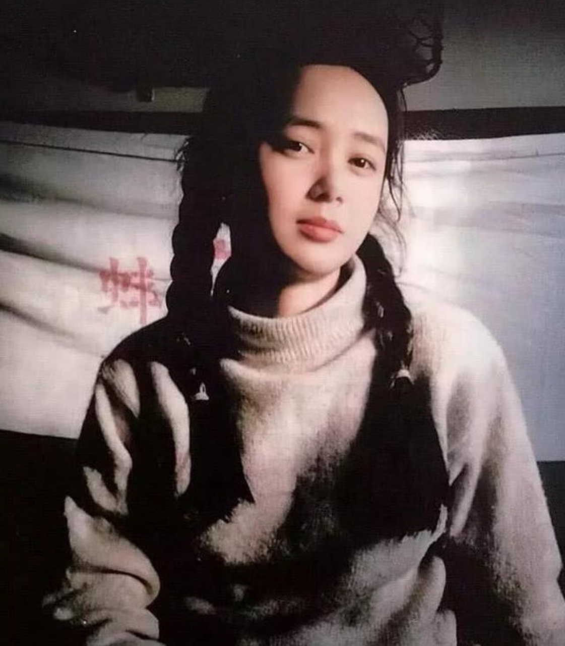 蒋雯丽年轻时相当清秀,很难想象到她在《霸王别姬》里能演出悲情女人