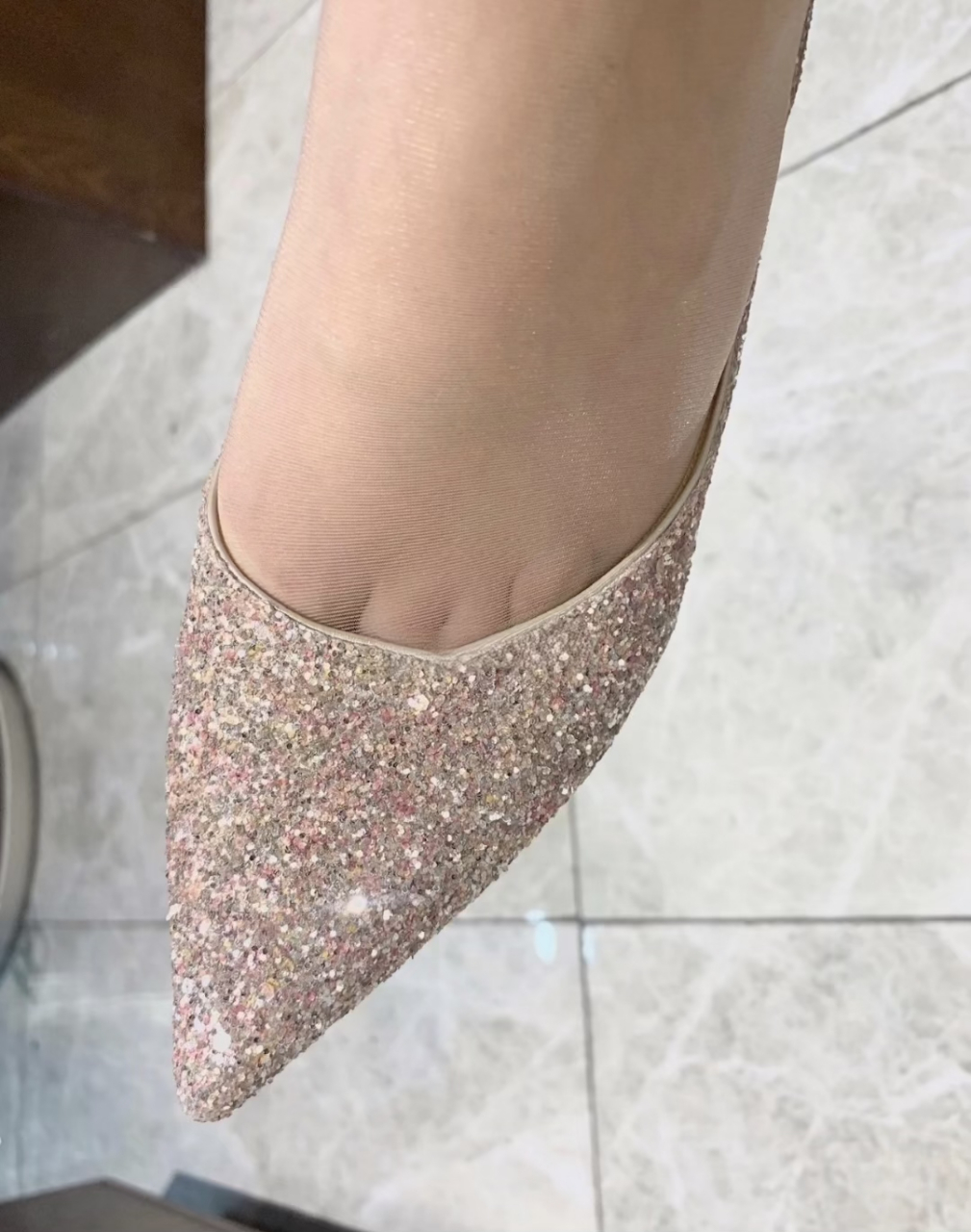 碎钻闪闪迷人眼,丝丝入扣惑人心! #丝袜# #大长腿# #高跟鞋