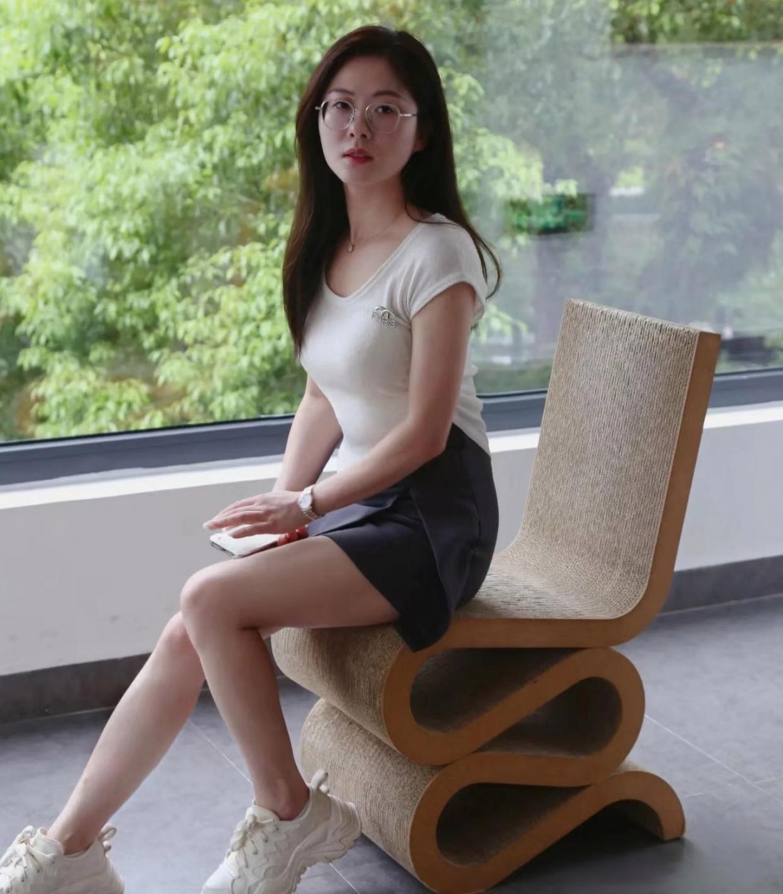 戴眼镜的女孩子,显得清纯漂亮又有涵养,美丽的容貌和有趣灵魂兼而有之
