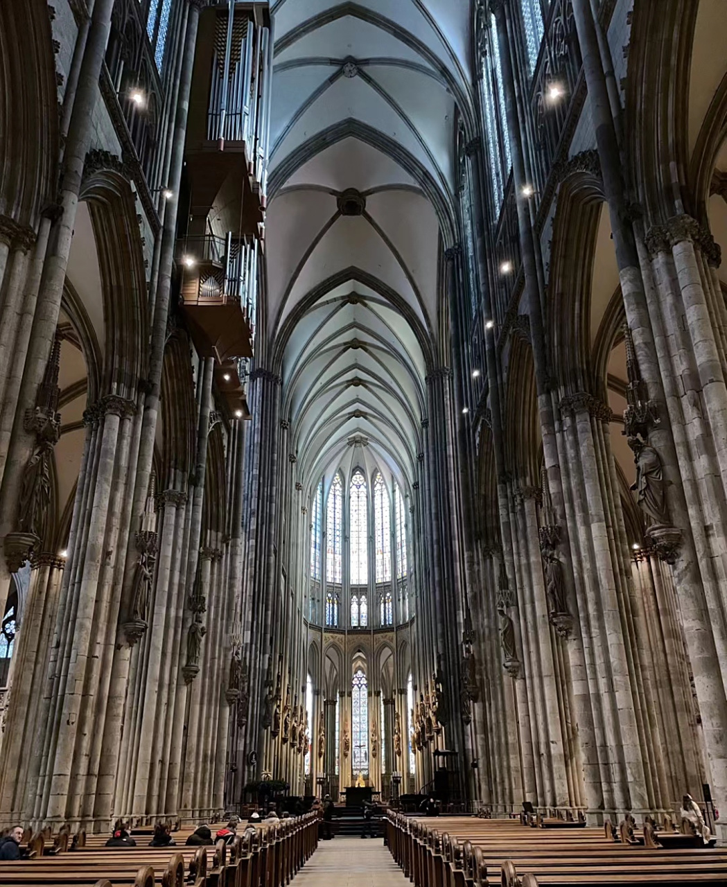 科隆大教堂位于德国科隆,为德国最大的天主教堂,它是中世纪欧洲哥特式