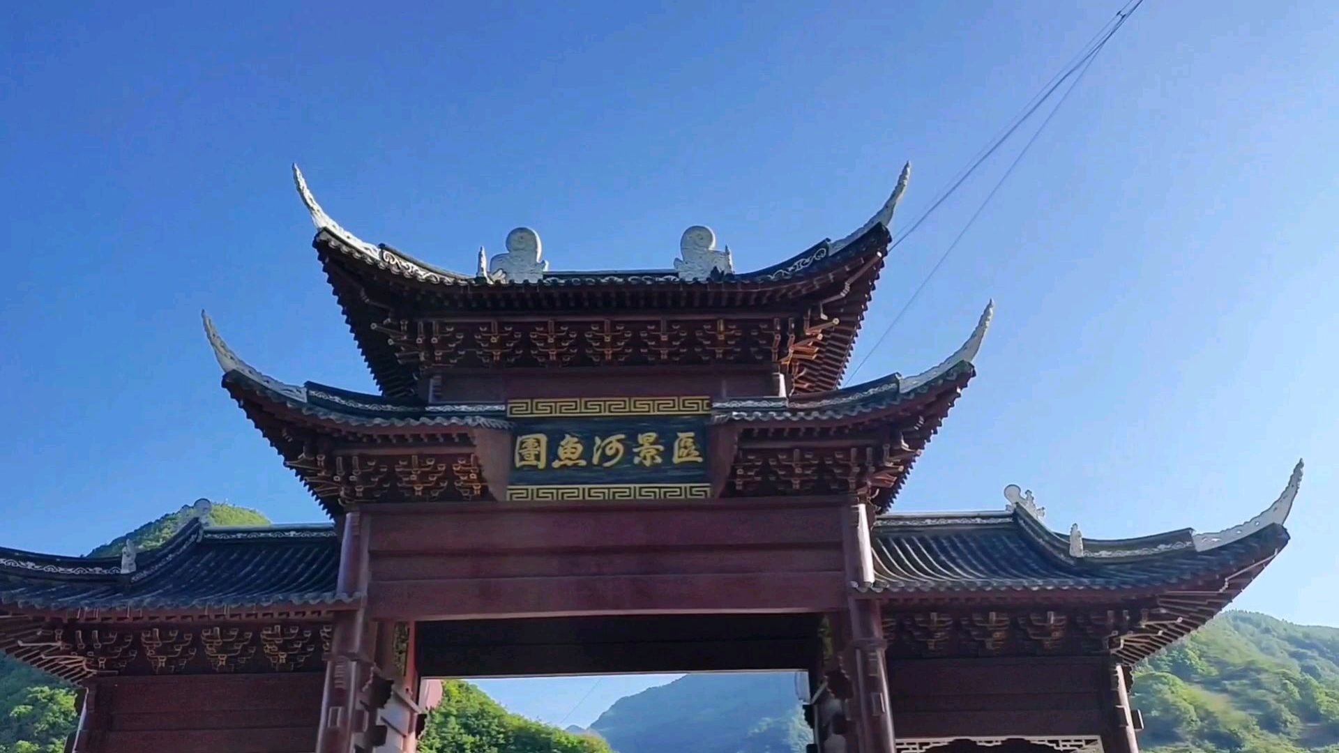 自驾游到了碧口古镇今天赶集,发现了25斤重的大草鱼