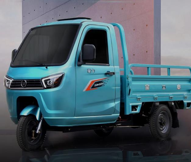 宗申公司引进了一种双人车厢设计的半封闭式三轮三轮车