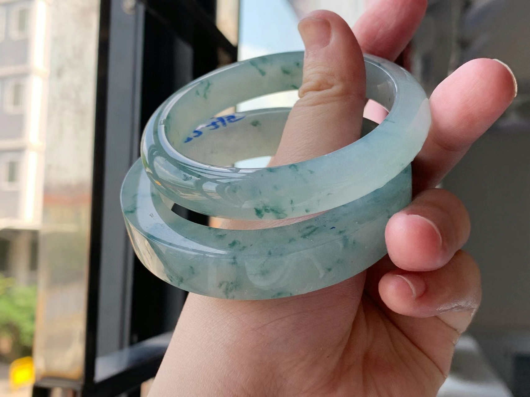 冰飘绿花手镯,花色灵动飘逸,绿花萦绕,真漂亮#翡翠