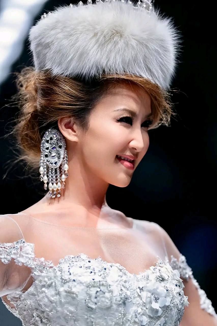 2012年4月14 日,上海时装周icon,@coco李玟icon 为品牌压轴走秀,气场