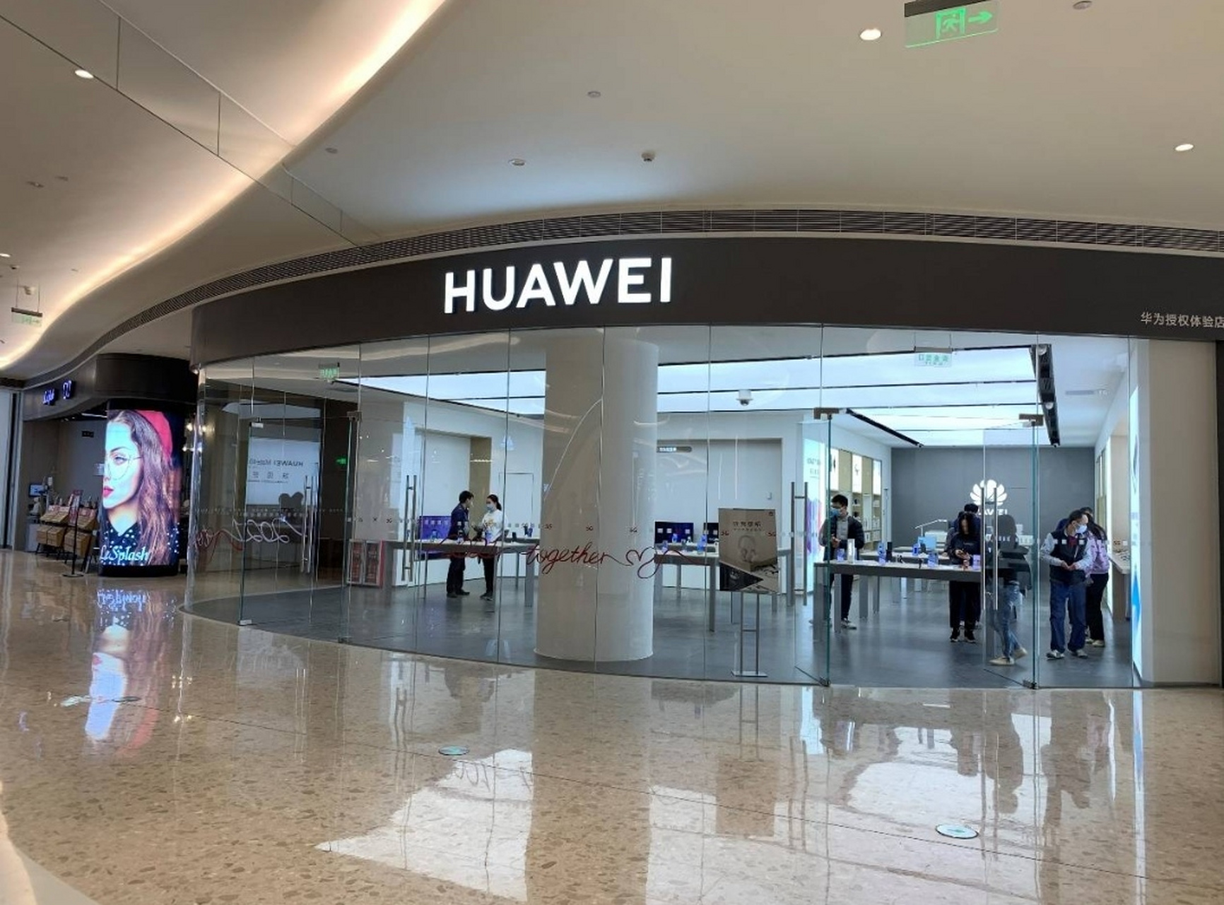 路过华为某门店,问了问mate60什么时候发布,有没有麒麟芯片,结果得到