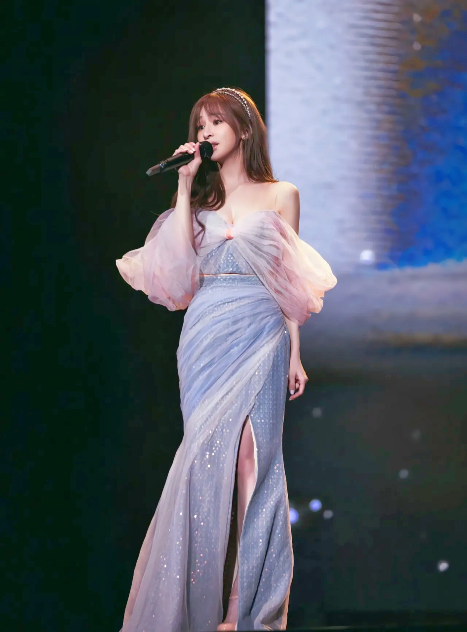 怎么会不认识王心凌呢,爱你,睫毛弯弯,大眠,还有神兵小将的主题曲,我